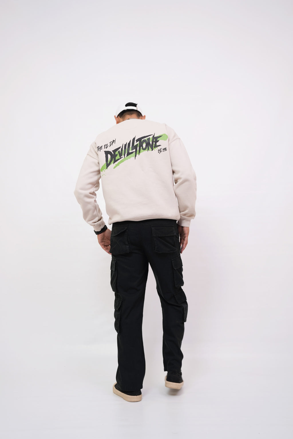 DEVILSTONE – Pastel White Sweatshirt